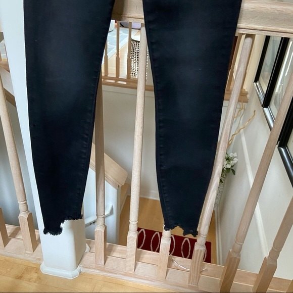 Good American Good Legs Step Hem Skinny High Rise Jeans in Black 00/24 NWOT - Picture 3 of 11